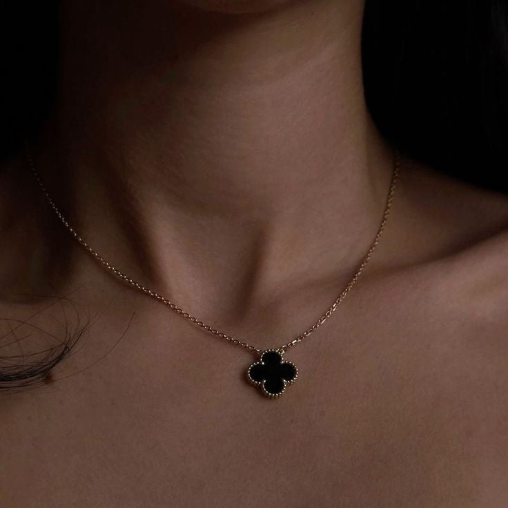 Clover Necklace Black